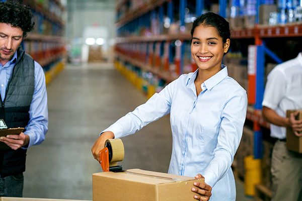 Jak paczki wpływają na zadowolenie klientów sklepów internetowych?