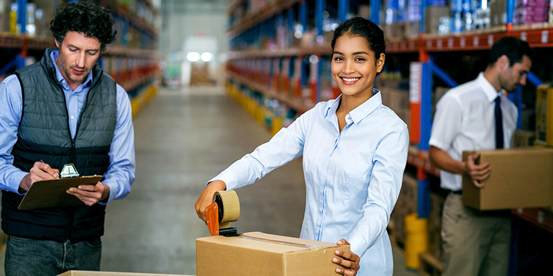 Jak paczki wpływają na zadowolenie klientów sklepów internetowych?
