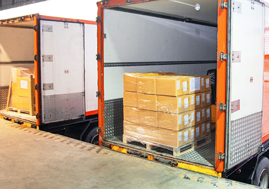 Paczki i prawo – Jakie przepisy dotyczące paczek muszą znać konsumenci i sprzedawcy?